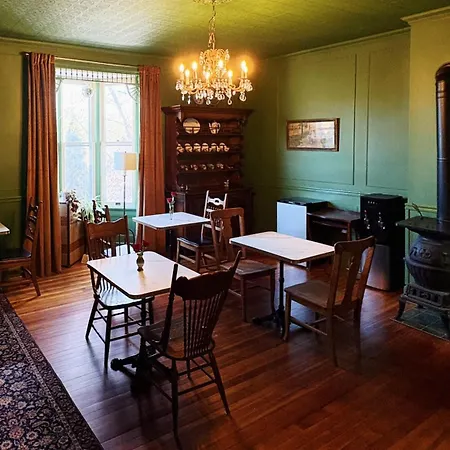 Avery House Bed & Breakfast