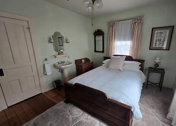 Отель типа "постель и завтрак" Avery House *